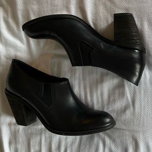 EUC 10.5 Narrow Softwalk heeled booties